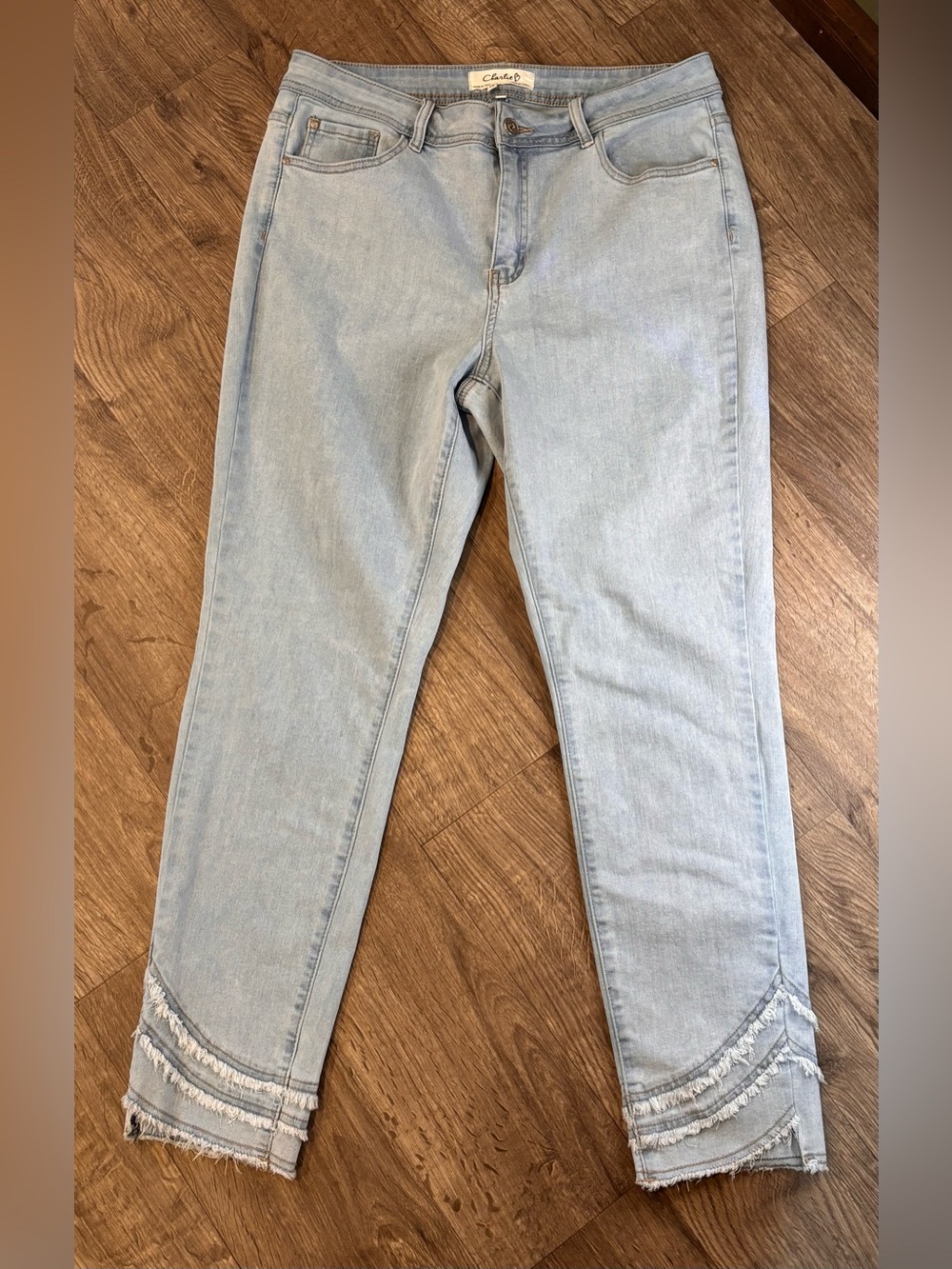 Charlie B Women’s Size 12 Light Wash Jeans